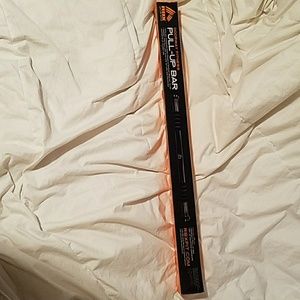 Door way fitness pull up bar